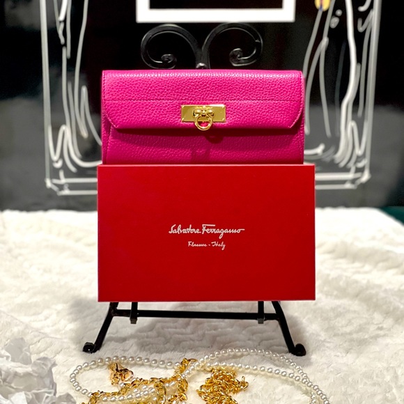 Salvatore Ferragamo long Bi-fold Wallet - Picture 2 of 16